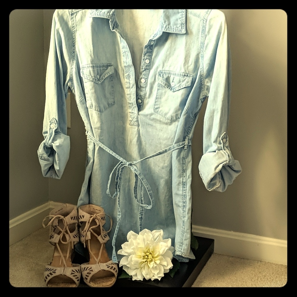 Liz Lange denim maternity top